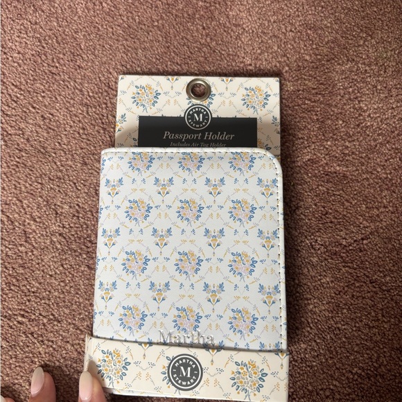 Martha Stewart Accessories - Martha Stewart Floral Passport Holder - White and Blue